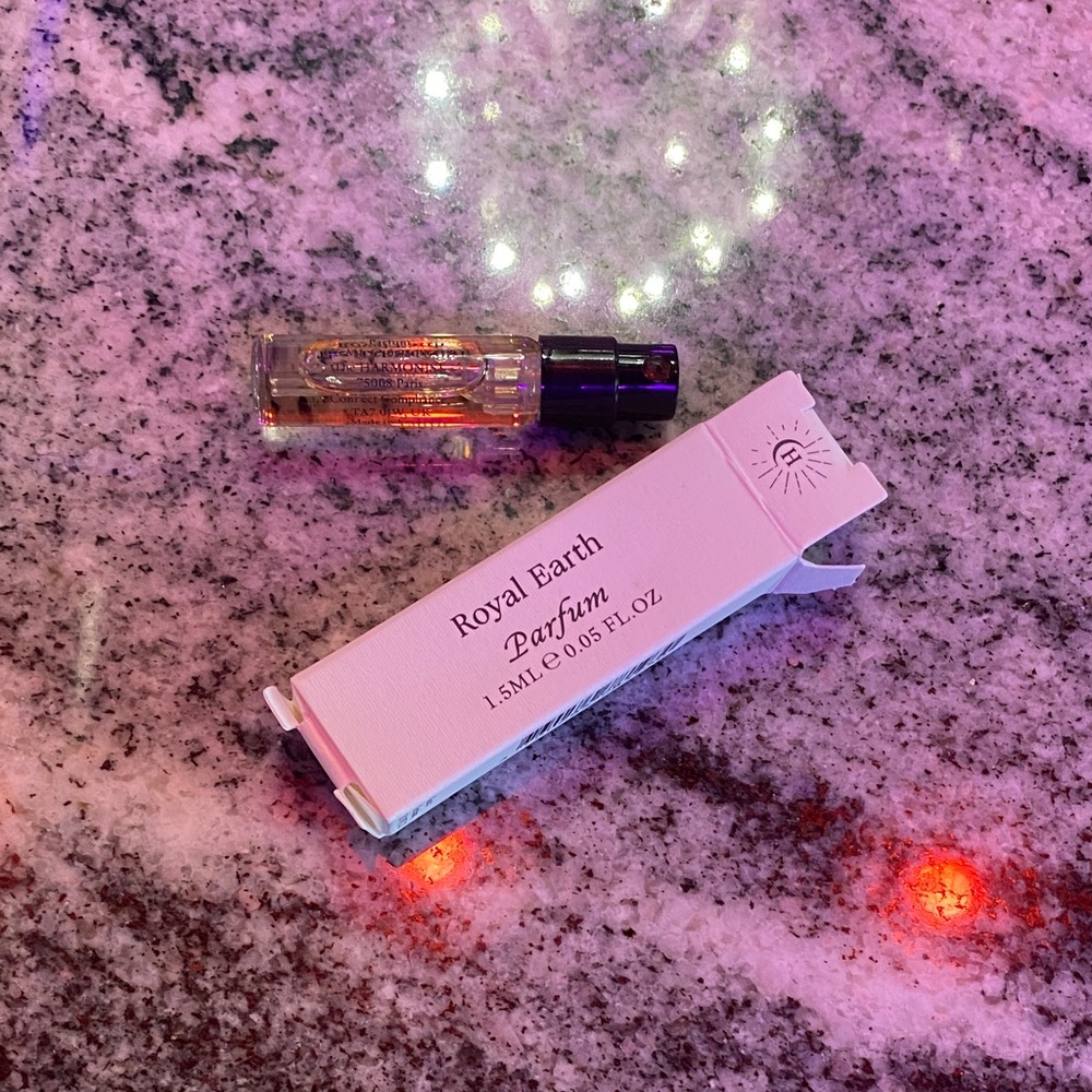 The Harmonist Royal Earth Parfum - mini 1.5ml / 0.05 fl oz spray vial NIB!